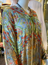 Load image into Gallery viewer, Velvet Peach Abaya – Size 58
عباية مخمل لون خوخي – مقاس 58