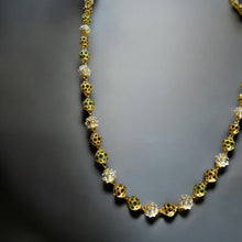 Load image into Gallery viewer, Necklace and earring.
