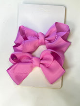 Load image into Gallery viewer, Girls hair clips. Pink.

