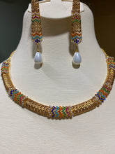 Load image into Gallery viewer, Necklace and earrings set.
