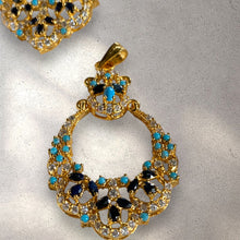 Load image into Gallery viewer, قلادة وقرط من الياقوت الفيروزي.Turquoise sapphire earring and pendant.
