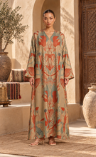 Load image into Gallery viewer, Desert Bloom Print Abaya | عباية ديزرت بلوم بطبعة زهور تجريدية
