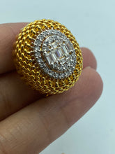 Load image into Gallery viewer, Gold and silver color ; earrings and pendant. ( no chain). اللون الذهبي والفضي؛ أقراط وقلادة. (بدون سلسلة).
