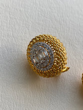 Load image into Gallery viewer, Gold and silver color ; earrings and pendant. ( no chain). اللون الذهبي والفضي؛ أقراط وقلادة. (بدون سلسلة).
