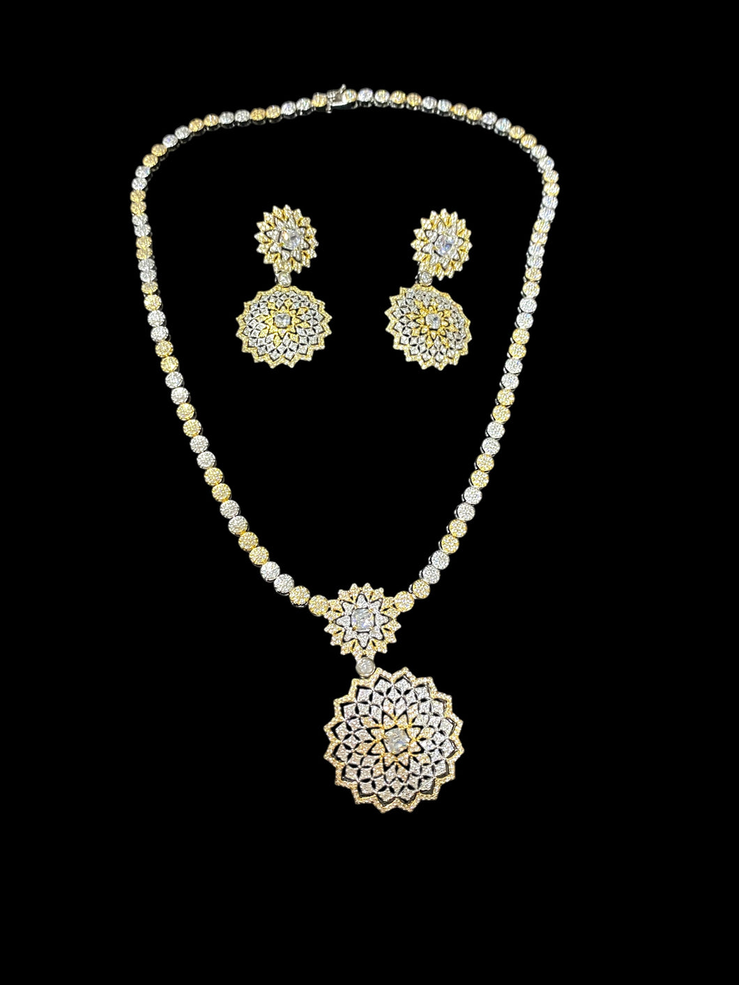 Two color necklace and earring with zircon.