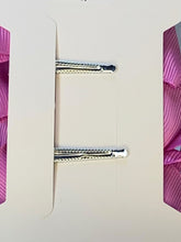 Load image into Gallery viewer, Girls hair clips. Pink.
