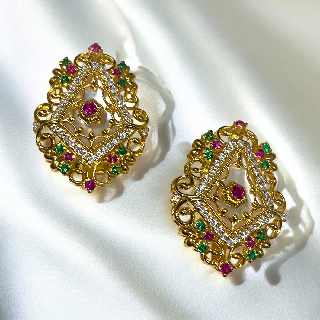 Sadaf earrings,gold plated. أقراط صدف مطلية بالذهب.