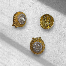 Load image into Gallery viewer, Gold and silver color ; earrings and pendant. ( no chain). اللون الذهبي والفضي؛ أقراط وقلادة. (بدون سلسلة).
