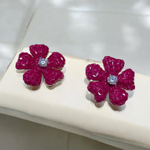 Load image into Gallery viewer, Red flower earrings.
