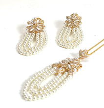 Load image into Gallery viewer, Pearl zircon sadaf set.
