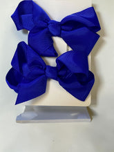 Load image into Gallery viewer, Girls hair clips. Blue.
