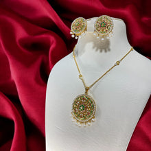 Load image into Gallery viewer, Green red stones necklace and earring set.
