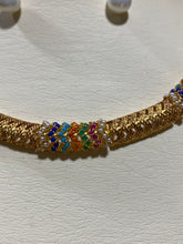 Load image into Gallery viewer, Necklace and earrings set.
