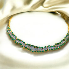 Load image into Gallery viewer, Green necklace and earrings set.
