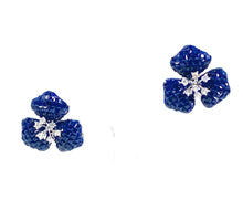 Load image into Gallery viewer, Blue flower earrings.
