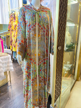 Load image into Gallery viewer, Velvet Peach Abaya – Size 58
عباية مخمل لون خوخي – مقاس 58
