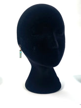 Load image into Gallery viewer, Turquoise earrings.

