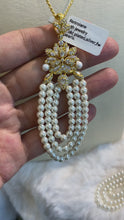 Load and play video in Gallery viewer, Hanging Pearl Pendant &amp; Earrings Set (Chain Not Included) | طقم تعليقة وأقراط بلؤلؤ متدلٍ (السلسلة غير مشمولة)
