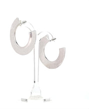 Load and play video in Gallery viewer, Silver color hoop earrings.
